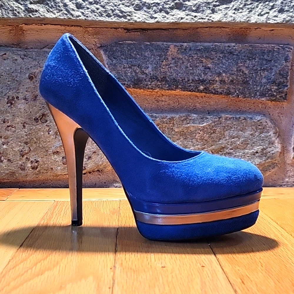 Blue suede platform pumps heels size 8, fit like 8.5 Two Lips Tristar